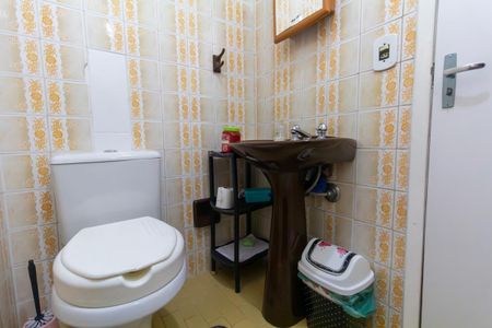 Casa à venda com 150m², 5 quartos e 2 vagas Casa à venda com 150m², 5 quartos e 2 vagasBanheiro 1