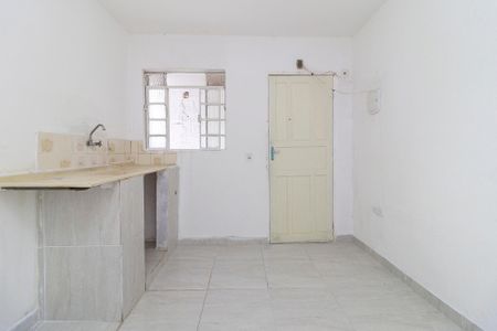 Sala/Cozinha de casa para alugar com 1 quarto, 12m² em Jardim Clarice, São Paulo