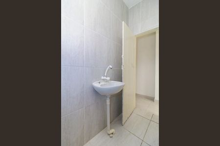 Casa para alugar com 12m², 1 quarto e sem vaga Casa para alugar com 12m², 1 quarto e sem vagaBanheiro