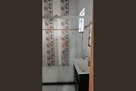 Casa para alugar com 70m², 2 quartos e 2 vagasBanheiro