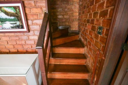 Casa para alugar com 400m², 4 quartos e 3 vagasEscada