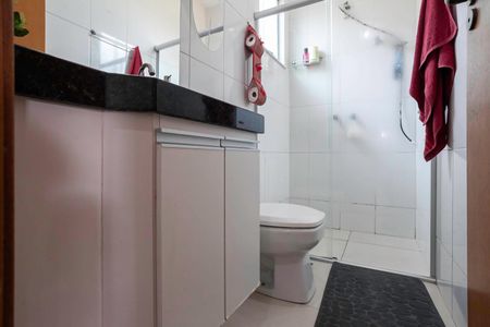 Casa de condomínio para alugar com 86m², 3 quartos e 1 vagaBanheiro social