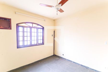 Casa à venda com 200m², 6 quartos e 2 vagasQuarto