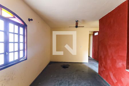 Sala de casa à venda com 6 quartos, 200m² em Pilares, Rio de Janeiro