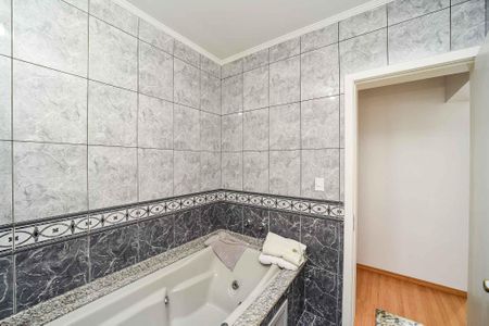 Casa à venda com 265m², 3 quartos e 4 vagas Casa à venda com 265m², 3 quartos e 4 vagasBanheiro 2