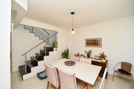 Casa à venda com 265m², 3 quartos e 4 vagas Casa à venda com 265m², 3 quartos e 4 vagasSala de Jantar