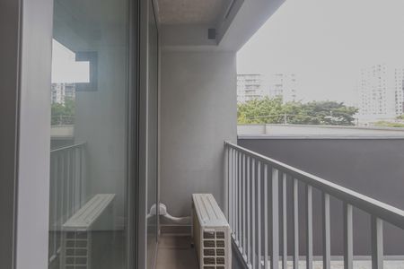 Studio à venda com 28m², 1 quarto e sem vaga Studio à venda com 28m², 1 quarto e sem vagaVaranda