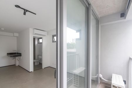 Studio à venda com 28m², 1 quarto e sem vaga Studio à venda com 28m², 1 quarto e sem vagaVaranda