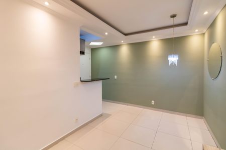 Sala de apartamento à venda com 3 quartos, 57m² em Jardim Cocaia, Guarulhos