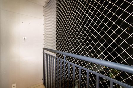 Sacada de apartamento à venda com 3 quartos, 57m² em Jardim Cocaia, Guarulhos