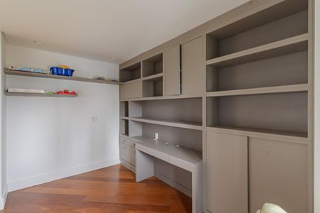 Apartamento para alugar com 250m², 3 quartos e 3 vagas Apartamento para alugar com 250m², 3 quartos e 3 vagasEscritório