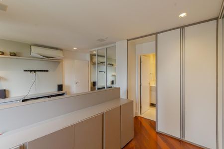 Apartamento para alugar com 250m², 3 quartos e 3 vagas Apartamento para alugar com 250m², 3 quartos e 3 vagasSuíte 1