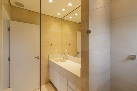 Apartamento para alugar com 250m², 3 quartos e 3 vagas Apartamento para alugar com 250m², 3 quartos e 3 vagasBanheiro da Suíte 1