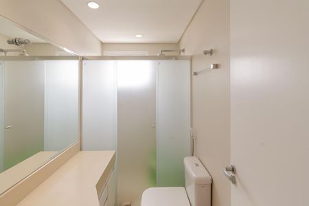 Apartamento para alugar com 250m², 3 quartos e 3 vagas Apartamento para alugar com 250m², 3 quartos e 3 vagasBanheiro da Suíte 2