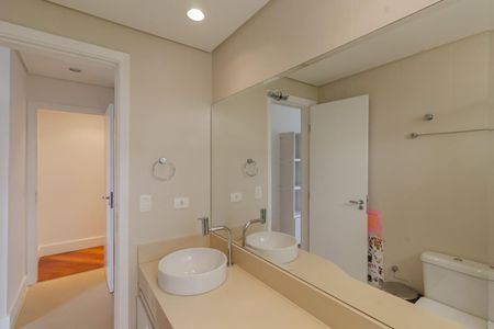 Apartamento para alugar com 250m², 3 quartos e 3 vagasBanheiro da Suíte 2