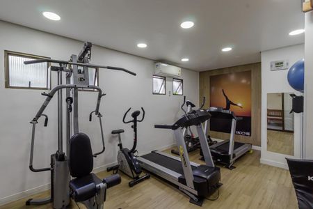Apartamento para alugar com 250m², 3 quartos e 3 vagas Apartamento para alugar com 250m², 3 quartos e 3 vagasÁrea comum - Academia