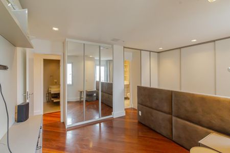 Apartamento para alugar com 250m², 3 quartos e 3 vagas Apartamento para alugar com 250m², 3 quartos e 3 vagasSuíte 1