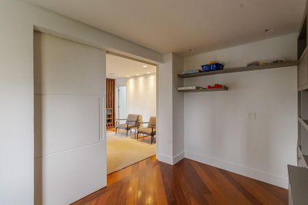 Apartamento para alugar com 250m², 3 quartos e 3 vagas Apartamento para alugar com 250m², 3 quartos e 3 vagasEscritório