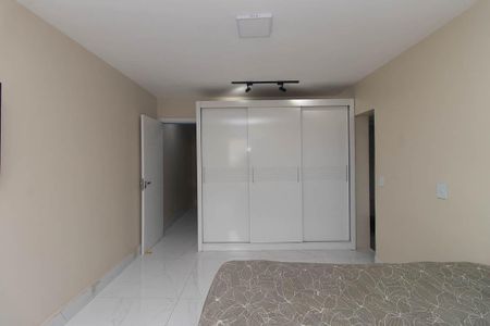 Casa para alugar com 280m², 3 quartos e 2 vagas Casa para alugar com 280m², 3 quartos e 2 vagasQuarto Suíte 2