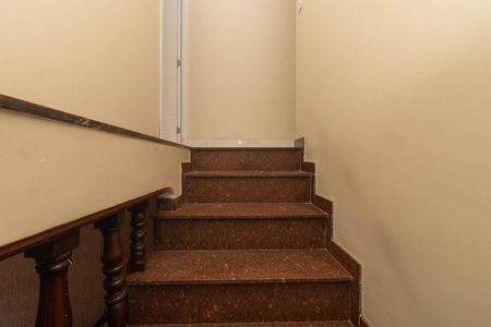 Casa para alugar com 280m², 3 quartos e 2 vagas Casa para alugar com 280m², 3 quartos e 2 vagasEscada