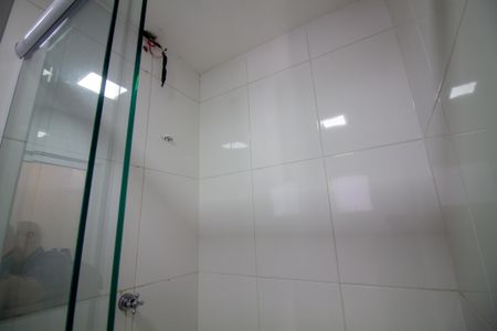 Banheiro de kitnet/studio para alugar com 1 quarto, 32m² em Jardim Caravelas, São Paulo