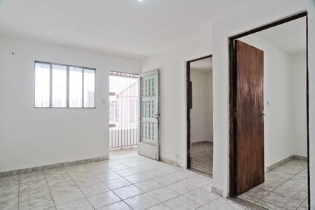 Casa para alugar com 90m², 2 quartos e 2 vagasSala