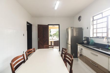 Casa para alugar com 240m², 3 quartos e 4 vagas Casa para alugar com 240m², 3 quartos e 4 vagasCozinha