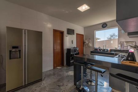 Casa à venda com 360m², 5 quartos e 3 vagasFoto 09