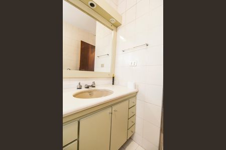 Casa de condomínio para alugar com 360m², 4 quartos e 2 vagas Casa de condomínio para alugar com 360m², 4 quartos e 2 vagasBanheiro