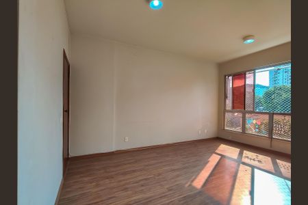 Apartamento para alugar com 75m², 2 quartos e 1 vagaSala