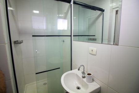 Banheiro de kitnet/studio para alugar com 1 quarto, 32m² em Jardim Caravelas, São Paulo