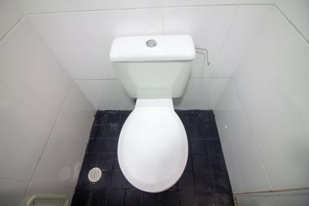 Banheiro de kitnet/studio para alugar com 1 quarto, 32m² em Jardim Caravelas, São Paulo