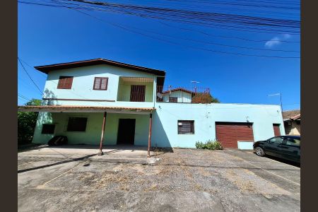 Casa à venda com 352m², 3 quartos e 4 vagas Casa à venda com 352m², 3 quartos e 4 vagasÁrea Comum