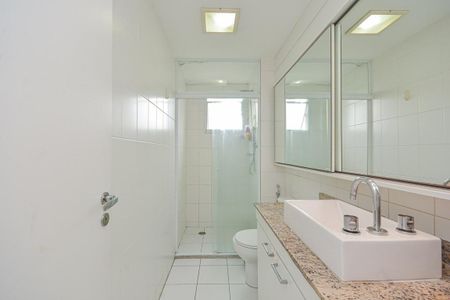 Apartamento à venda com 98m², 3 quartos e 2 vagas Apartamento à venda com 98m², 3 quartos e 2 vagasBanheiro da Suíte