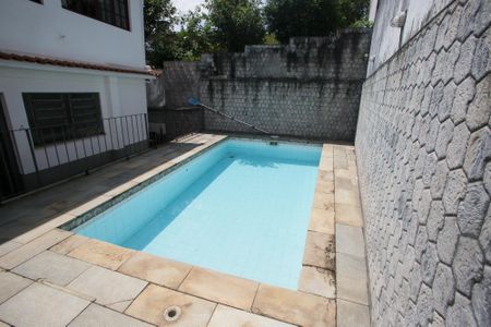 Casa à venda com 188m², 4 quartos e 3 vagasPiscina
