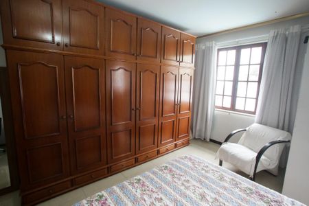 Casa à venda com 188m², 4 quartos e 3 vagasQuarto Suíte 2