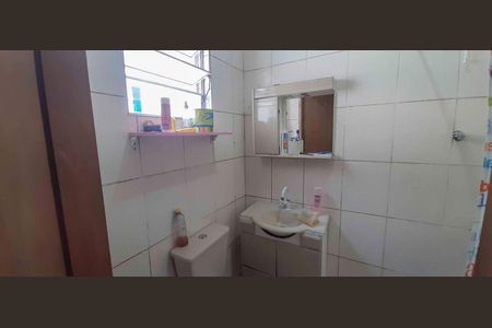 Casa à venda com 206m², 4 quartos e 2 vagas Casa à venda com 206m², 4 quartos e 2 vagasBanheiro da Suíte 2