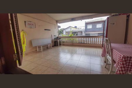 Casa à venda com 206m², 4 quartos e 2 vagas Casa à venda com 206m², 4 quartos e 2 vagasVista do Quarto 2