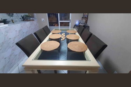 Casa à venda com 206m², 4 quartos e 2 vagas