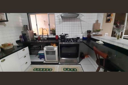 Casa à venda com 206m², 4 quartos e 2 vagas