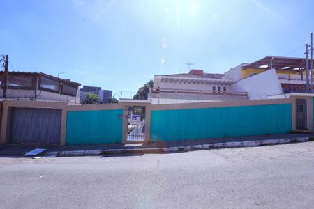 Casa à venda com 800m², 4 quartos e 4 vagas Casa à venda com 800m², 4 quartos e 4 vagasFachada