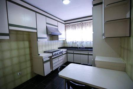 Casa à venda com 800m², 4 quartos e 4 vagasCozinha