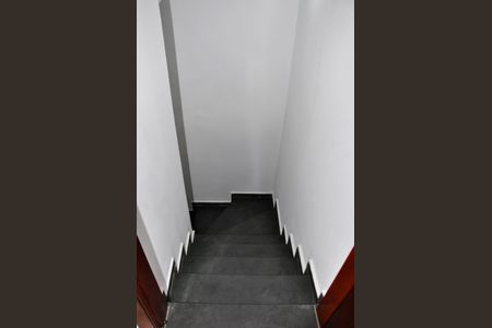 Casa para alugar com 224m², 4 quartos e 4 vagasDetalhe - Escada - Garagem