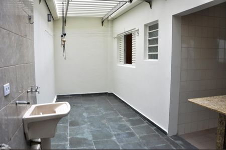 Casa para alugar com 224m², 4 quartos e 4 vagasDetalhe - Área da Churrasqueira e Área de Serviço