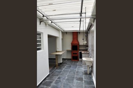 Casa para alugar com 224m², 4 quartos e 4 vagasDetalhe - Área da Churrasqueira e Área de Serviço