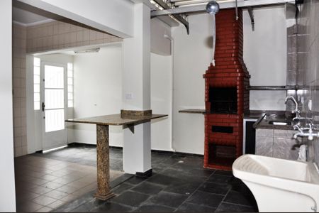 Casa para alugar com 224m², 4 quartos e 4 vagasDetalhe - Área da Churrasqueira e Área de Serviço