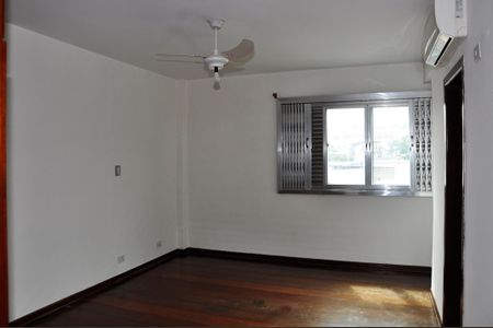 Casa para alugar com 224m², 4 quartos e 4 vagasDetalhe - Quarto 01 com Closet e Suíte