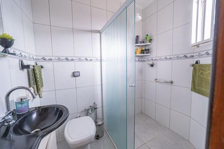 Casa à venda com 101m², 3 quartos e 2 vagasBanheiro do Quarto 1