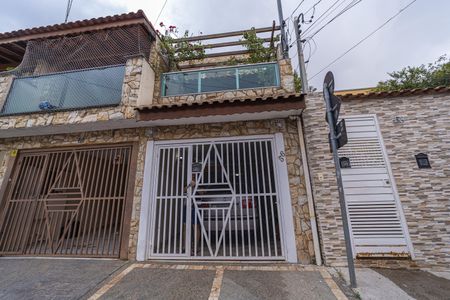 Casa à venda com 101m², 3 quartos e 2 vagasFachada