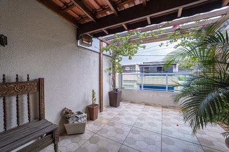 Casa à venda com 101m², 3 quartos e 2 vagasVaranda